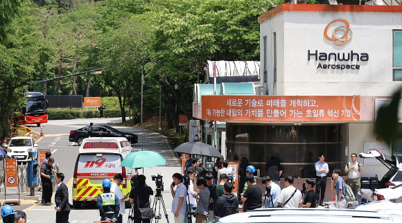K9 차륜형 자주포(K9MH)가 국방과학연구소 시험장에서 주행시험을 하고있다. [사진=한화에어로스페이스]