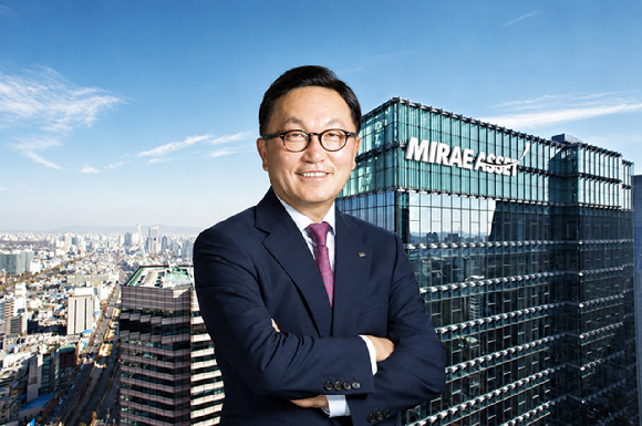 미래에셋증권 센터원 건물 전경과 박현주 회장. 생성형 인공지능(AI) 활용 이미지 [사진=챗GPT 제작]