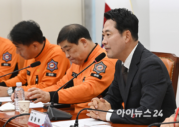 장동혁 국민의힘 당대표가 27일 서울 여의도 국회에서 열린 안전한 현장을 위한 소방공무원과의 대화에서 발언하고 있다. [사진=곽영래 기자]