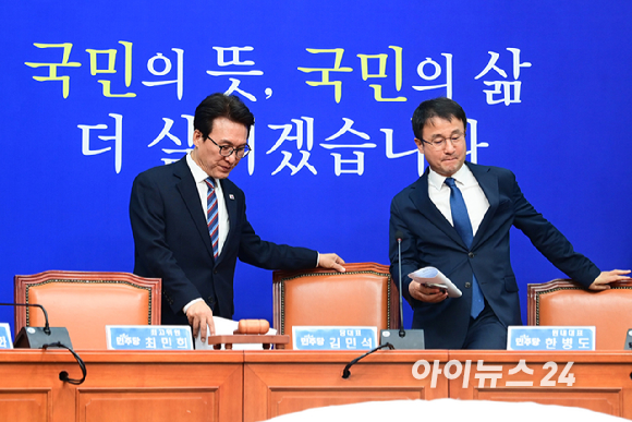 김민석 더불어민주당 대표가 30일 서울 여의도 국회에서 열린 최고위원회의에 참석하고 있다. [사진=정소희 기자]