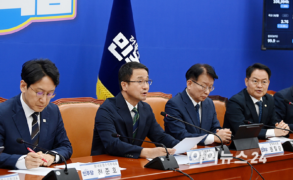 한병도 더불어민주당 원내대표가 29일 서울 여의도 국회에서 열린 정책조정회의에서 발언하고 있다. [사진=곽영래 기자]
