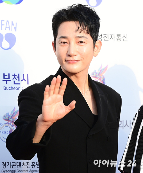 배우 박시후가 지난 7월 경기도 부천시 원미구 부천시청 잔디광장에서 진행된 제30회 부천국제판타스틱영화제(BIFAN) 레드카펫 행사에 참석하고 있다. [사진=정소희 기자]