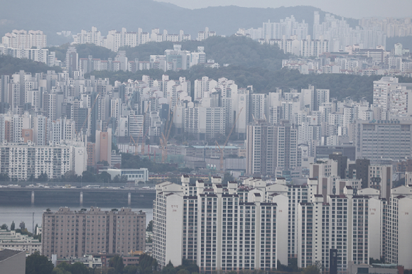 서울 남산에서 바라본 시내 아파트. [사진=연합뉴스]