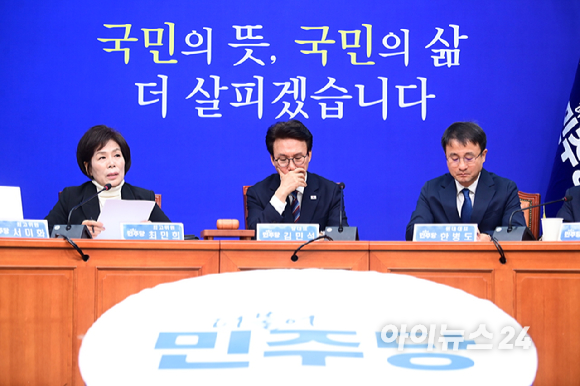 김민석 더불어민주당 대표가 30일 서울 여의도 국회에서 열린 최고위원회의에 참석하고 있다. [사진=정소희 기자]