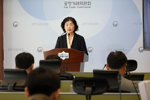 2022년 2월 10일 서울 서초구 삼성 딜라이트에 갤럭시 S22 시리즈 총 3종 (기본형·플러스·울트라)이 전시되고 있다. [사진=정소희 기자]
