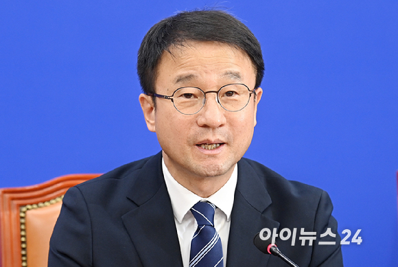한병도 더불어민주당 원내대표가 27일 서울 여의도 국회에서 열린 국정감사대책회의에서 발언하고 있다. [사진=곽영래 기자]