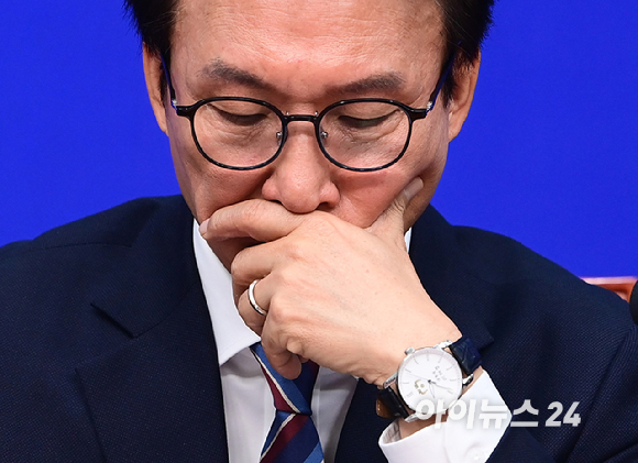 김민석 더불어민주당 대표가 30일 서울 여의도 국회에서 열린 최고위원회의에 참석하고 있다. [사진=정소희 기자]