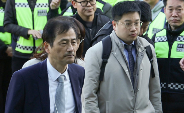이태한 선거관리위원회 특별검사가 지난 28일 6·3 지방선거 투표용지 공개 검증을 위해 서울 올림픽공원 핸드볼경기장에 들어가고 있다. 2026.10.28 [사진=연합뉴스]